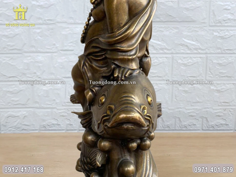Bề mặt được hun nâu giả cổ uy nghiêm